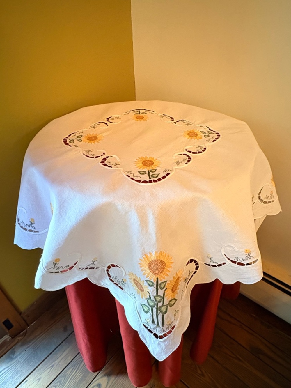 Vintage Sunflower Tablecloth Embroidered Cutwork 32” Cotton Floral